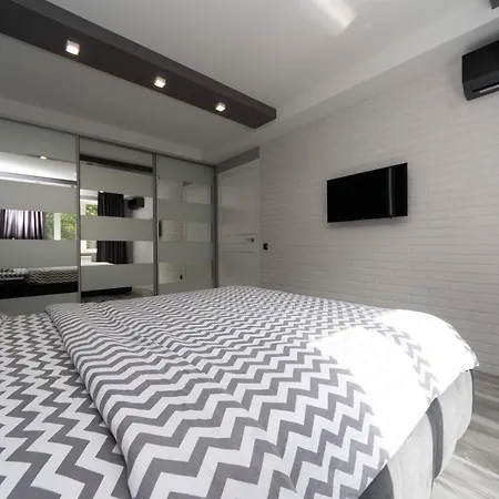 Luxrent Apartments On Lesi Ukrainki - Kiev Exterior photo