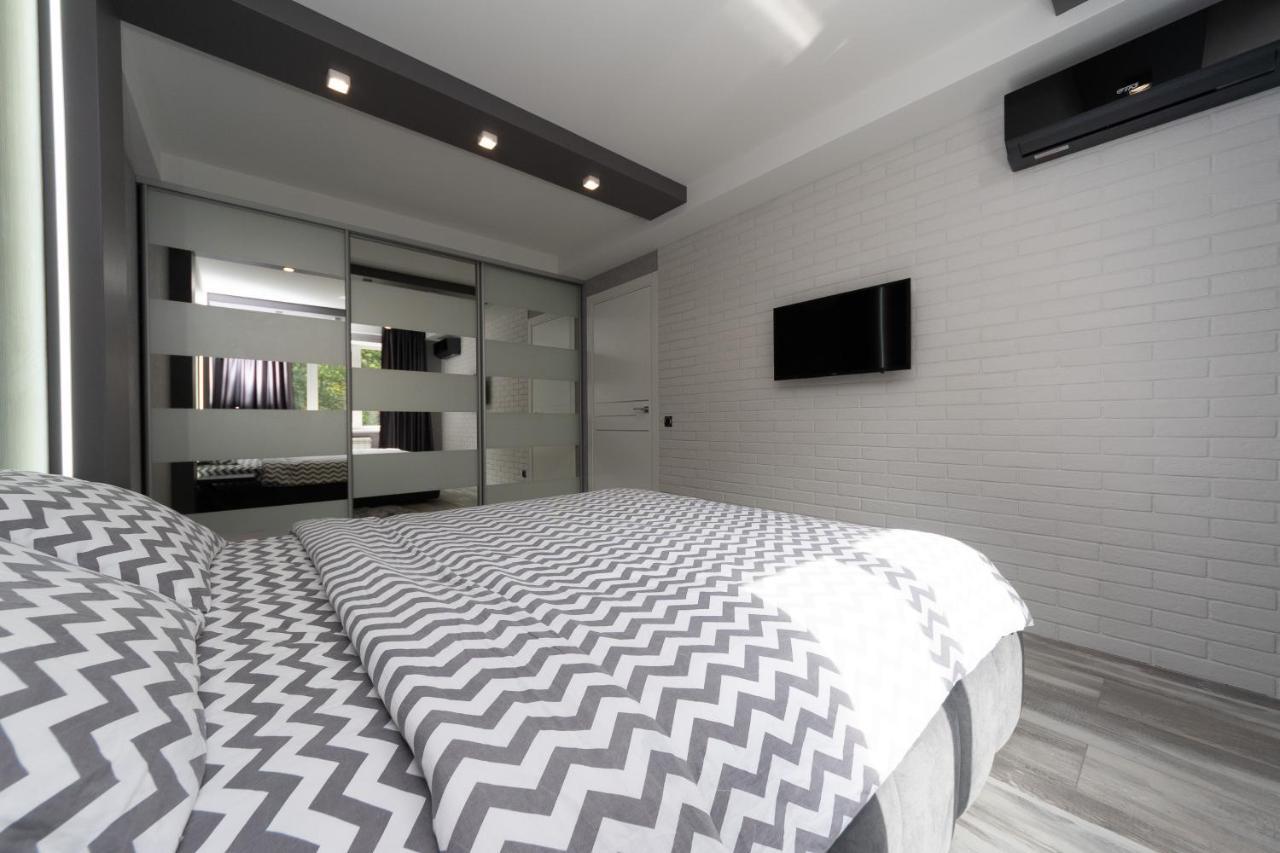 公寓 Luxrent On Lesi Ukrainki - Kiev